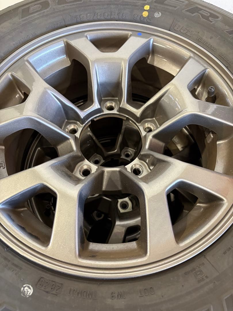 ジムニーシエラ/ノマド 純正タイヤ 195/80R15 96S 新車外し