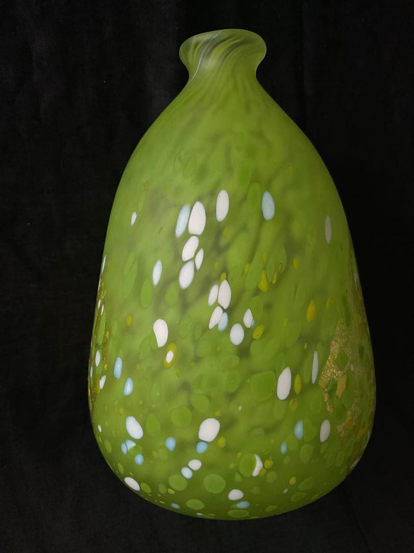 藤田喬平　美しい「新緑色吹雪紋花瓶」