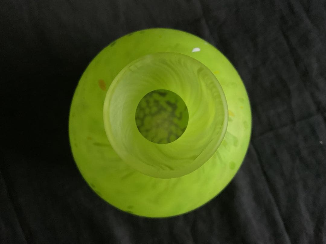 藤田喬平　美しい「新緑色吹雪紋花瓶」