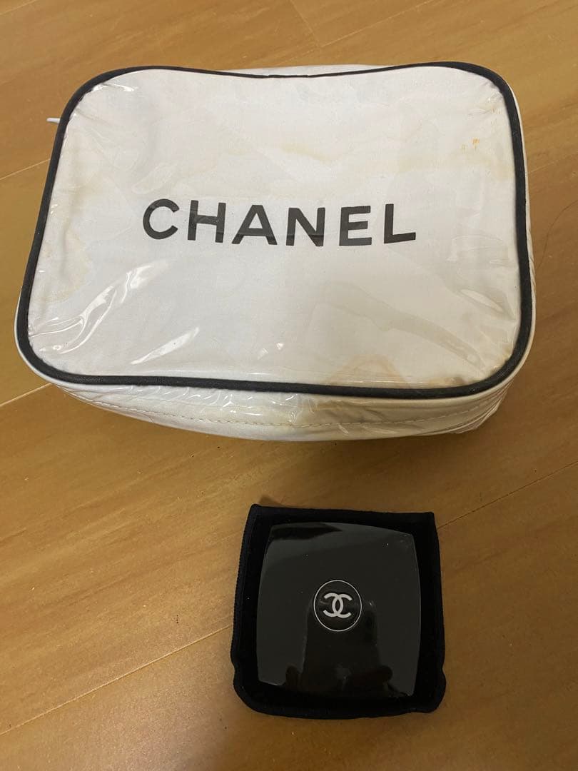 シャネルノベルティポーチ、アイシャドウグロス口紅、シャネルコンパクトミラーまとめ