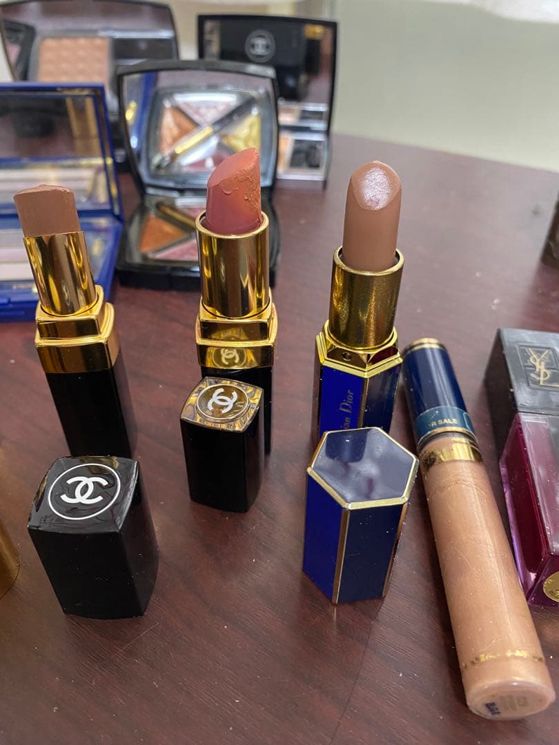 シャネルノベルティポーチ、アイシャドウグロス口紅、シャネルコンパクトミラーまとめ