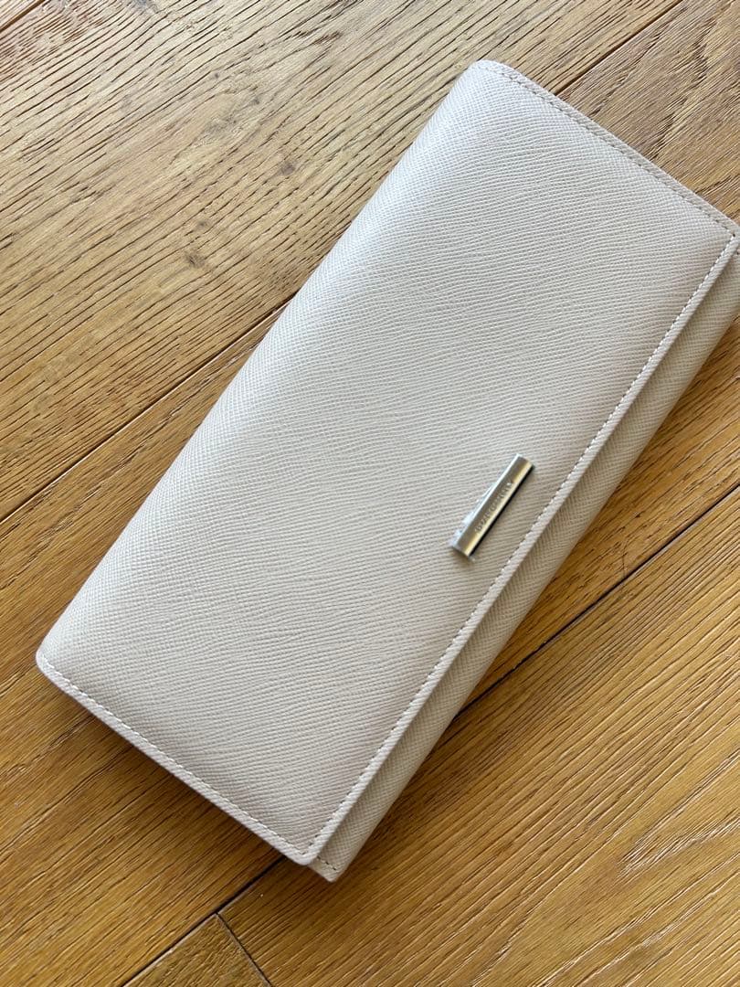 Burberry ベージュ 長財布 チェック柄内装