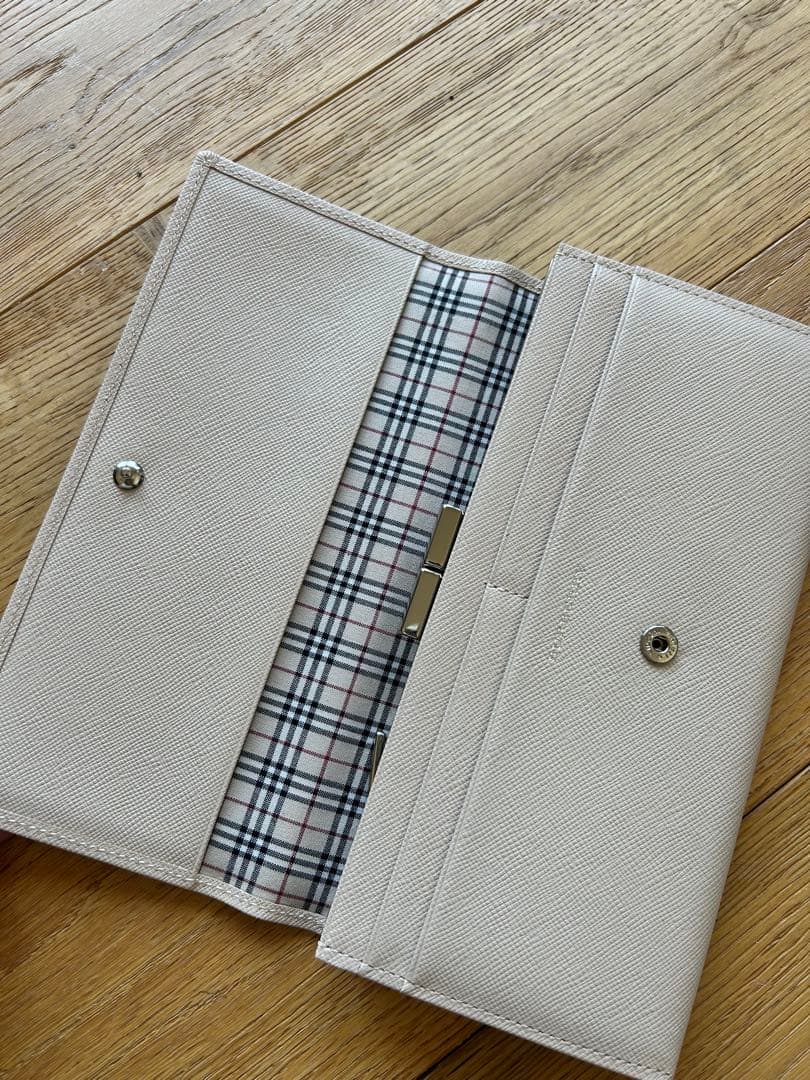 Burberry ベージュ 長財布 チェック柄内装