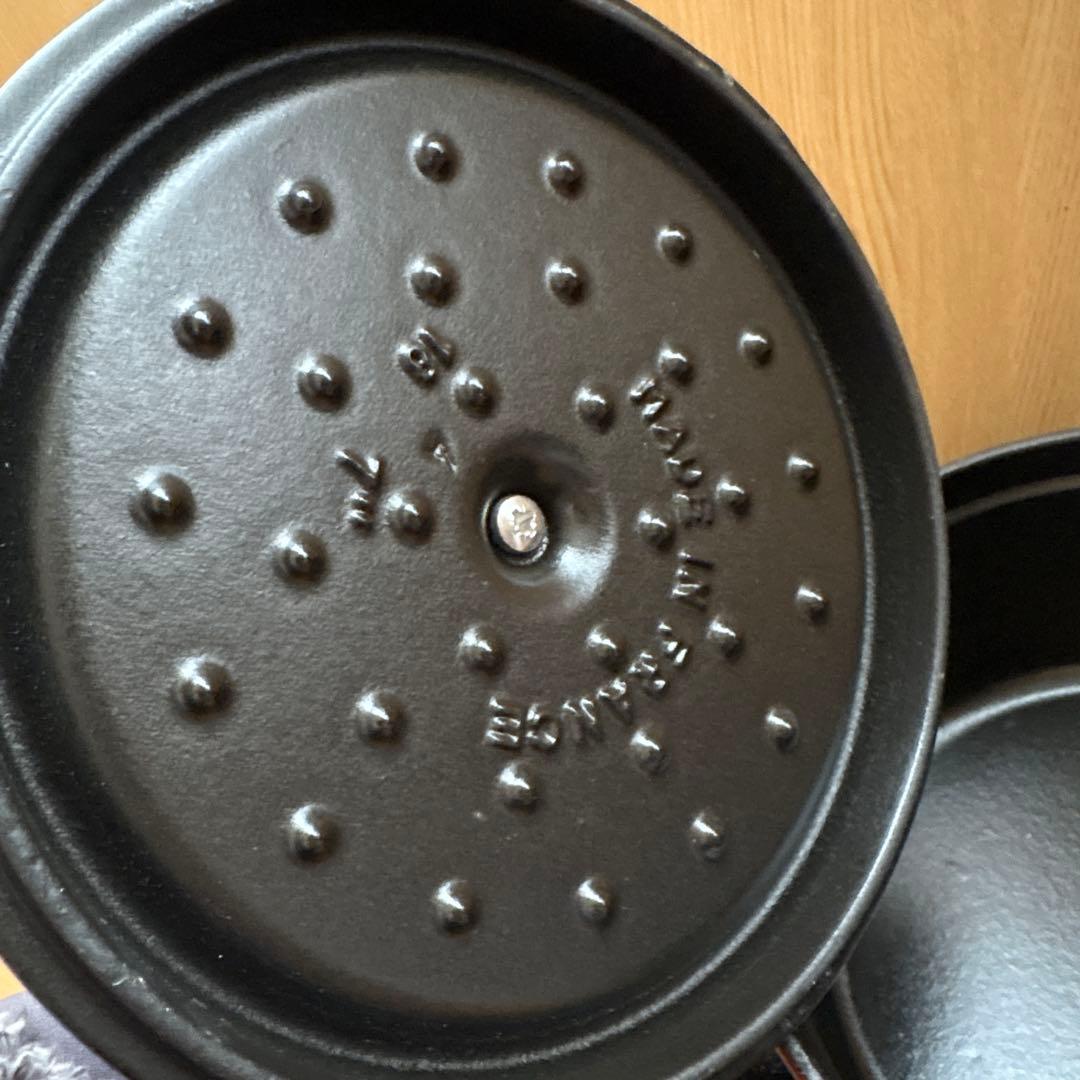 STAUB ピコ ココット ラウンド両手鍋 ダークレッド 約18cm