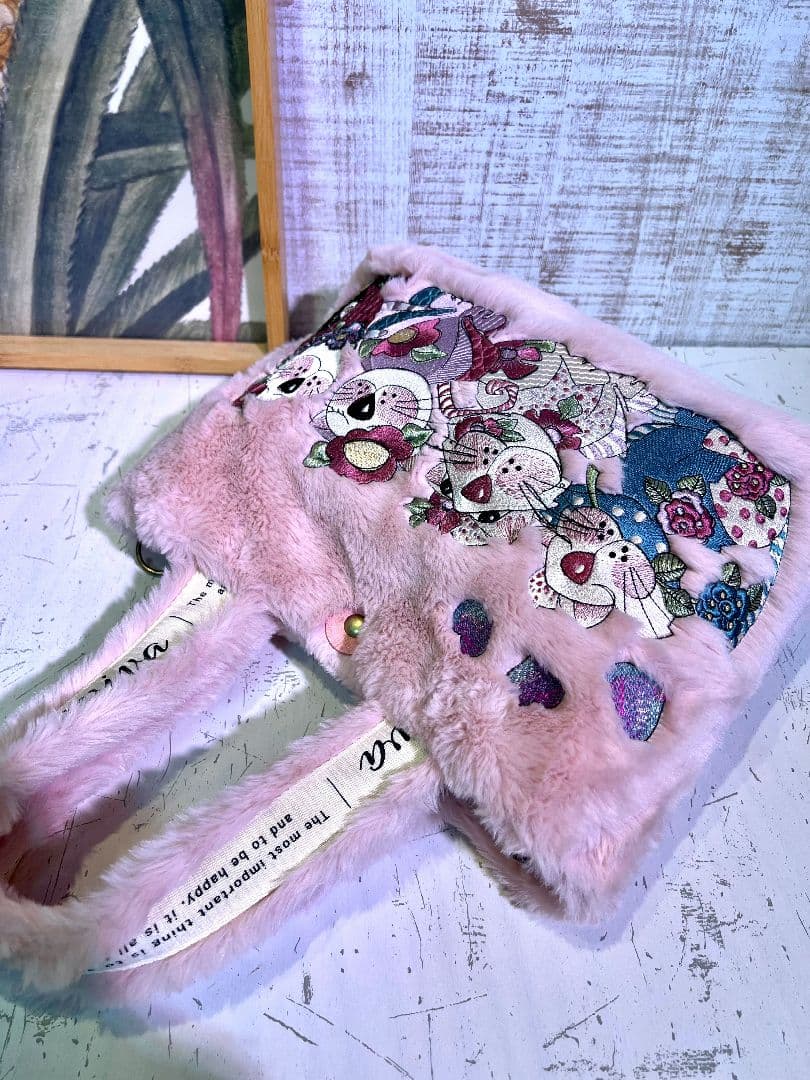 ロラライハリス♡ピンクファー生地♡刺繍のバッグ♡