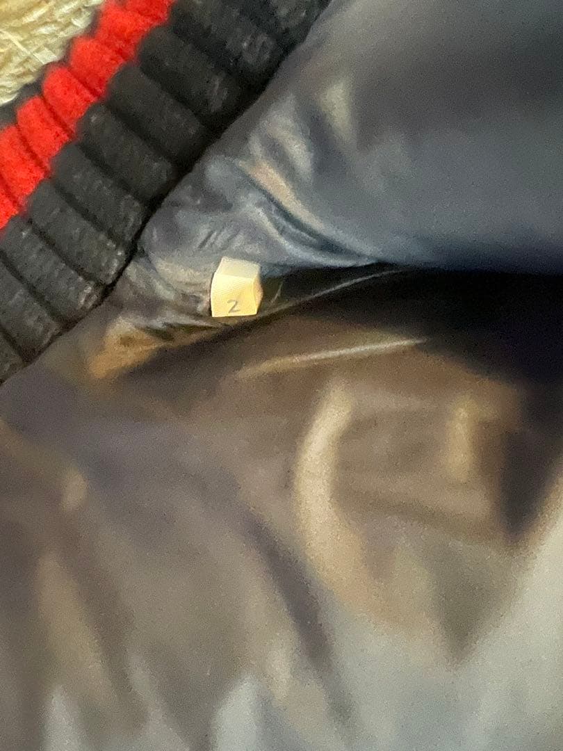 美品　MONCLER フード付きダウンジャケット ネイビー　サイズ2 L相当