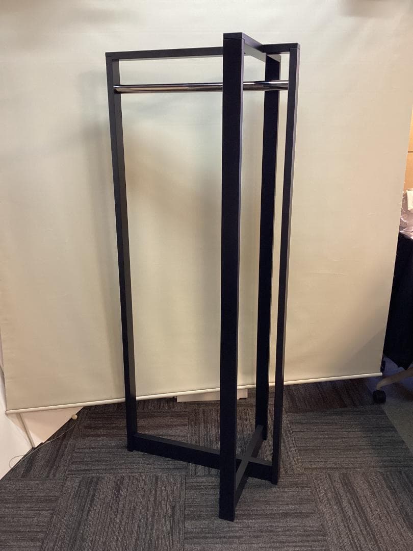 新古品　定価約１２万　ピアニー　ドレスハンガー　カッシーナイクスシー　PEONY