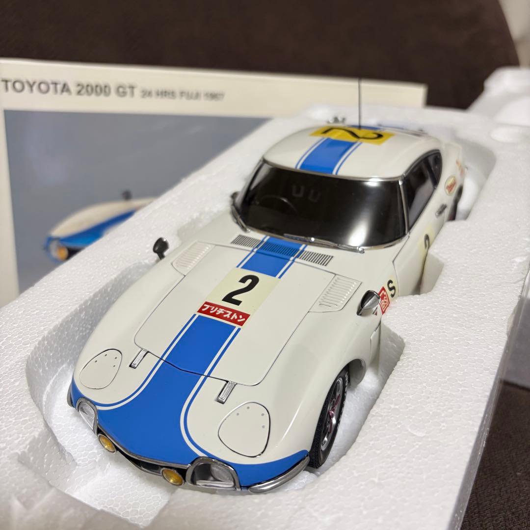 AUTOART TOYOTA 2000 GT ミニカー1:18