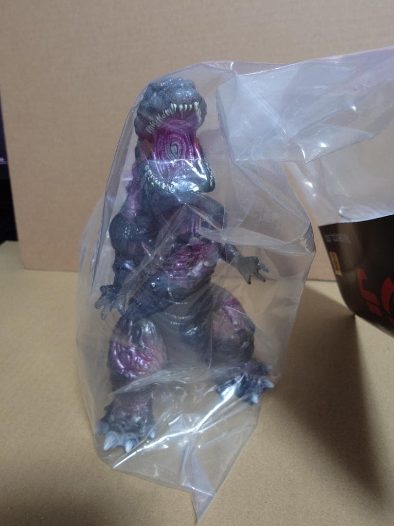 one up. シン・ゴジラ 覚醒 クリアブラック成形