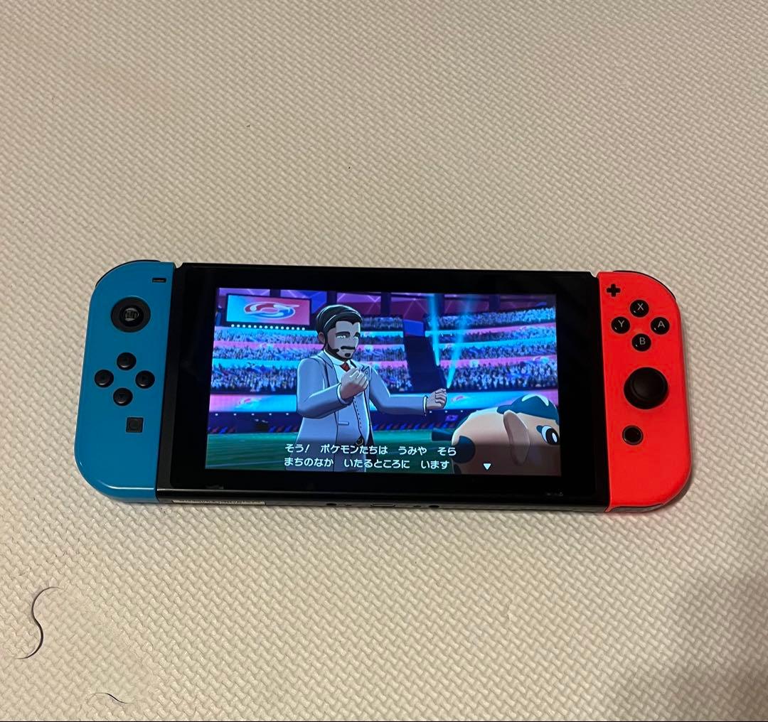 Nintendo Switch 本体 青/赤ジョイコン