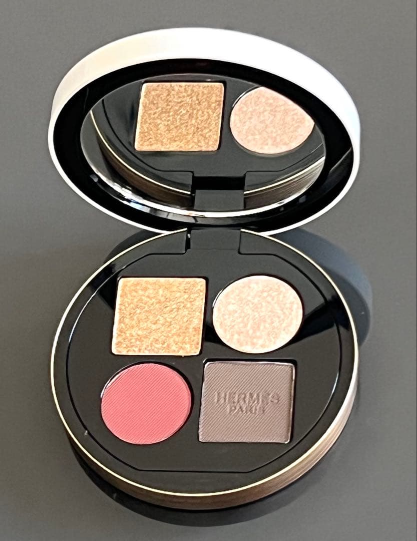 HERMESアイシャドウパレット ブラシ付きクワテュール06 オンブル・モルドレ