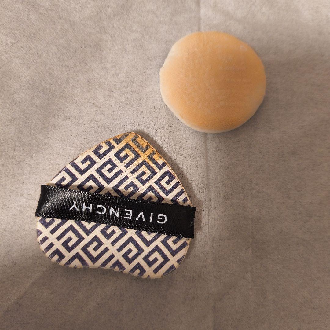 ジバンシー クッションファンデーション とプリズムリーブルトラベルルースパウダー