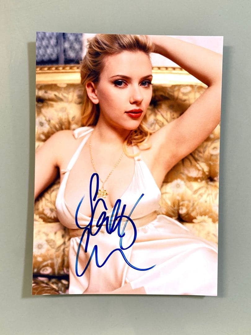 セール中…スカーレット・ヨハンソン直筆サイン2Lサイズ写真…