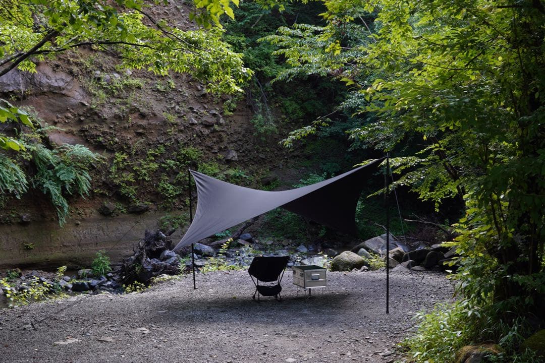 telo looks black タープ