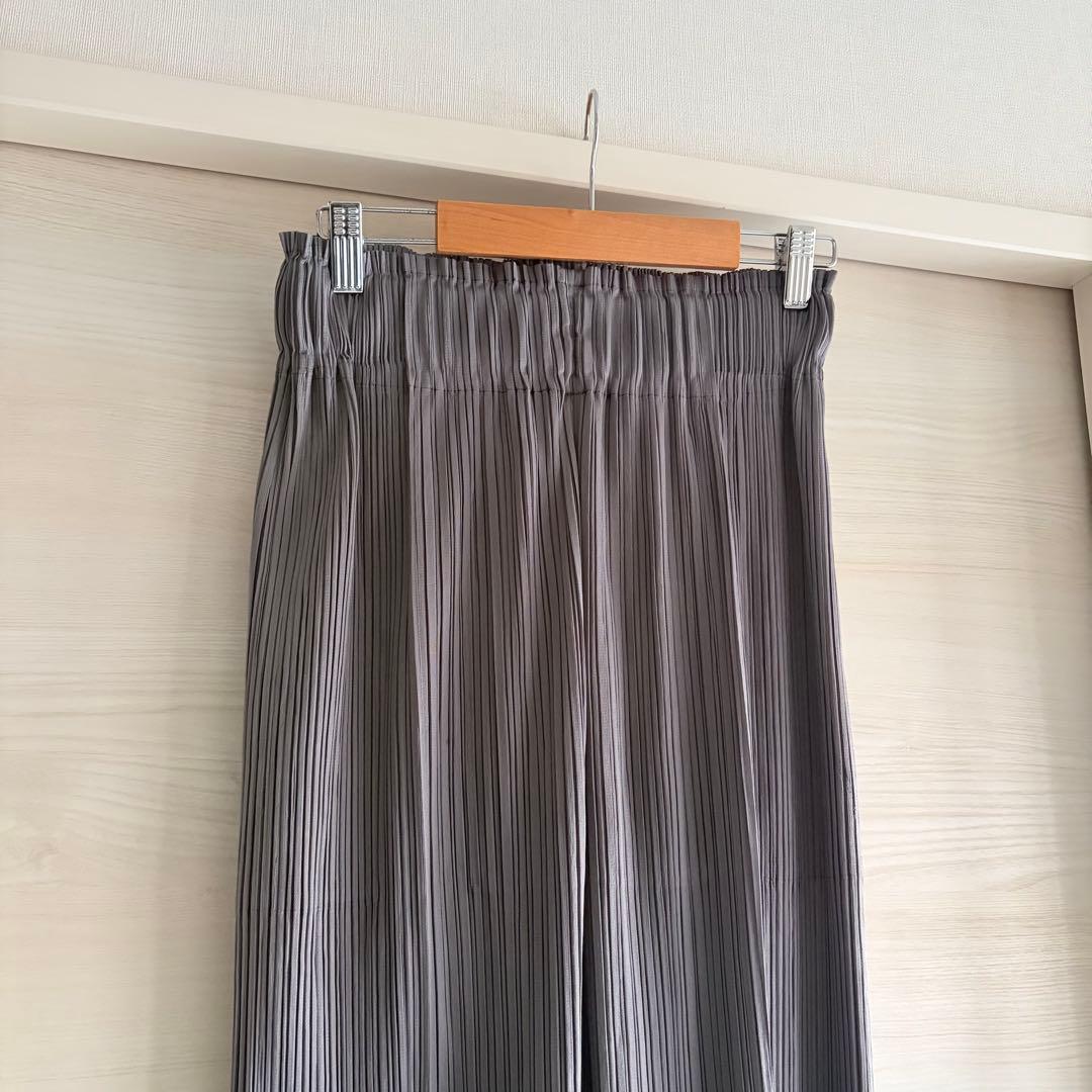 プリーツプリーズ　グレー　パンツ　美品　24/AW SPACE ROCK
