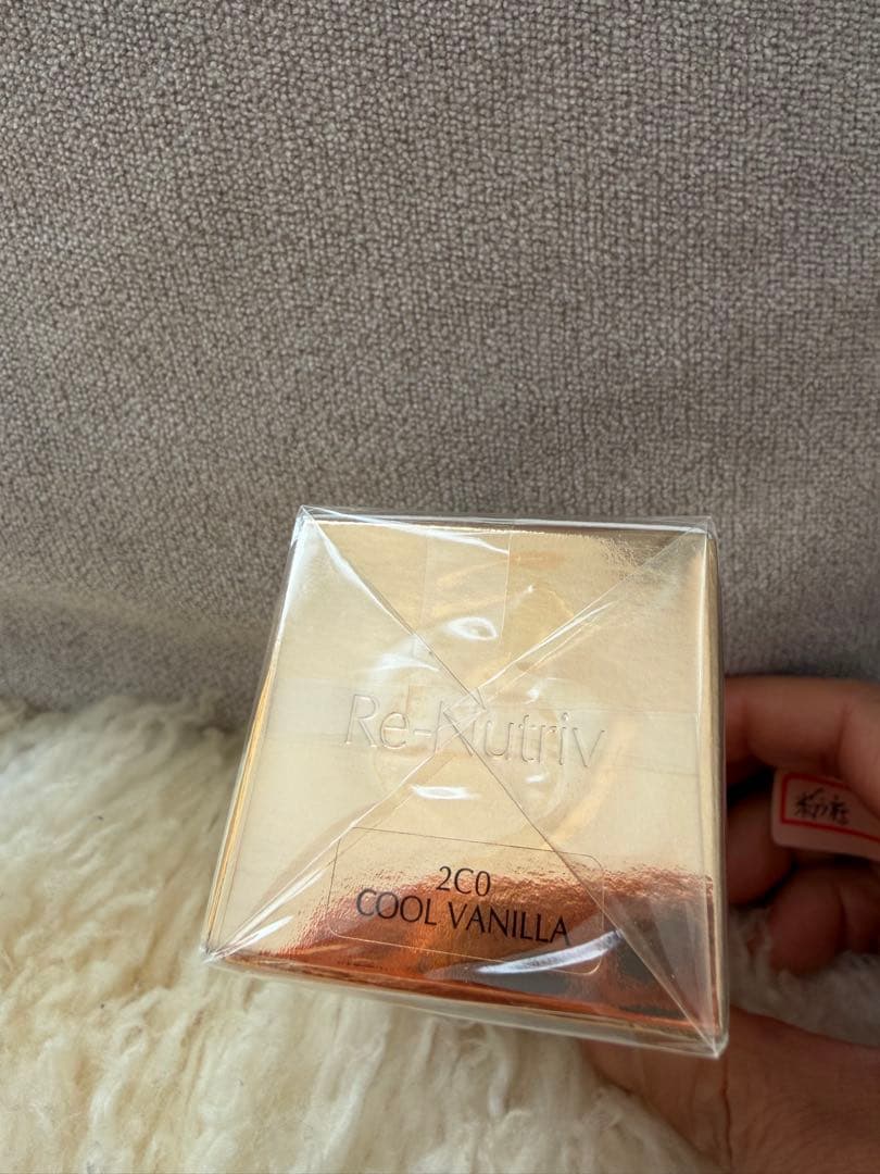 未使用品　Re-Nutriv ESTEE LAUDER ファンデーション