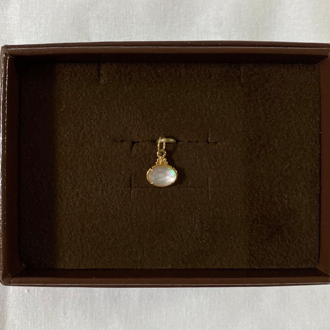 美品 agete シェル／クォーツチャーム