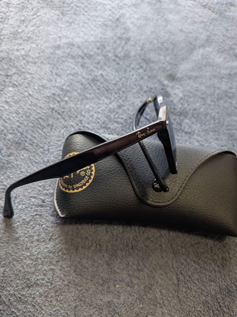 Ray-Ban ブラックフレーム サングラス （レンズ未使用）