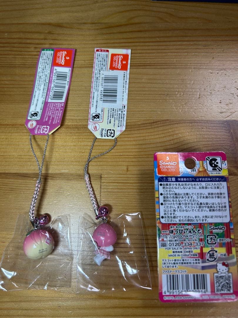 ハローキティ 根付けストラップ＆ファスナーマスコット 桃 3種 白桃 桃まん