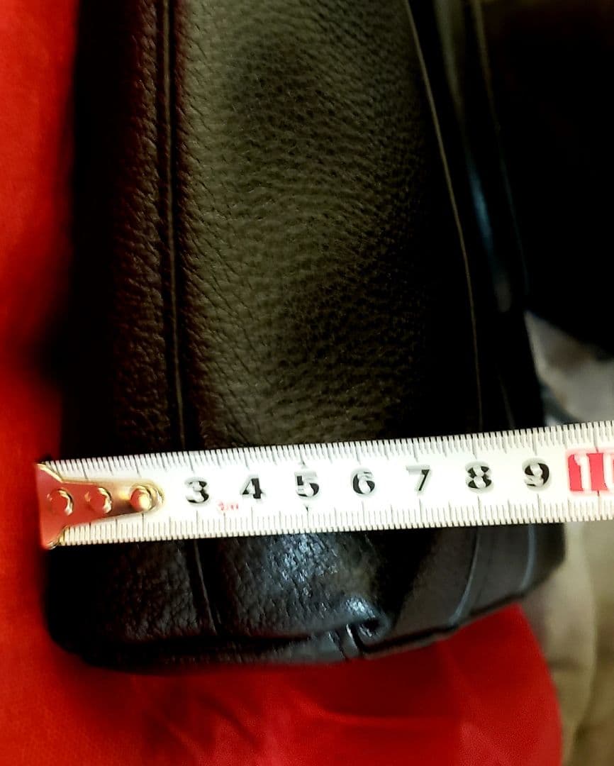 PRADA　プラダ ビジネスバッグ　A4収納 　三角ロゴ　レザー製　美品♪