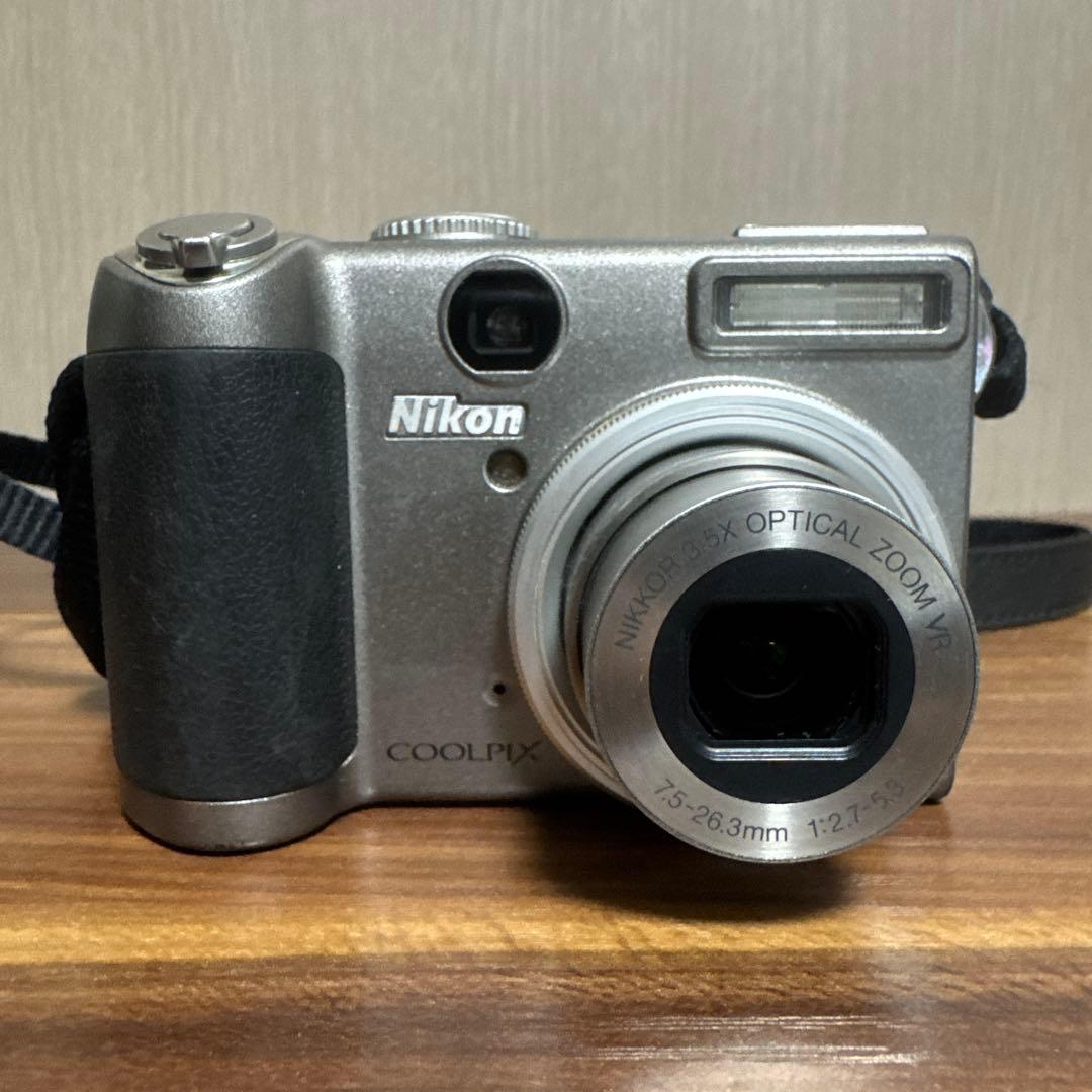 動作品 NIKON P5000 COOLPIX デジタルカメラ