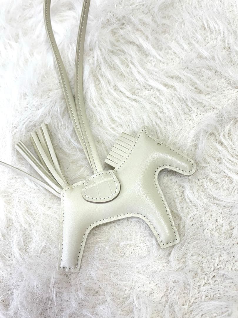 【希少】HERMES ロデオ、ペガサスチャーム タッチ　クレ白