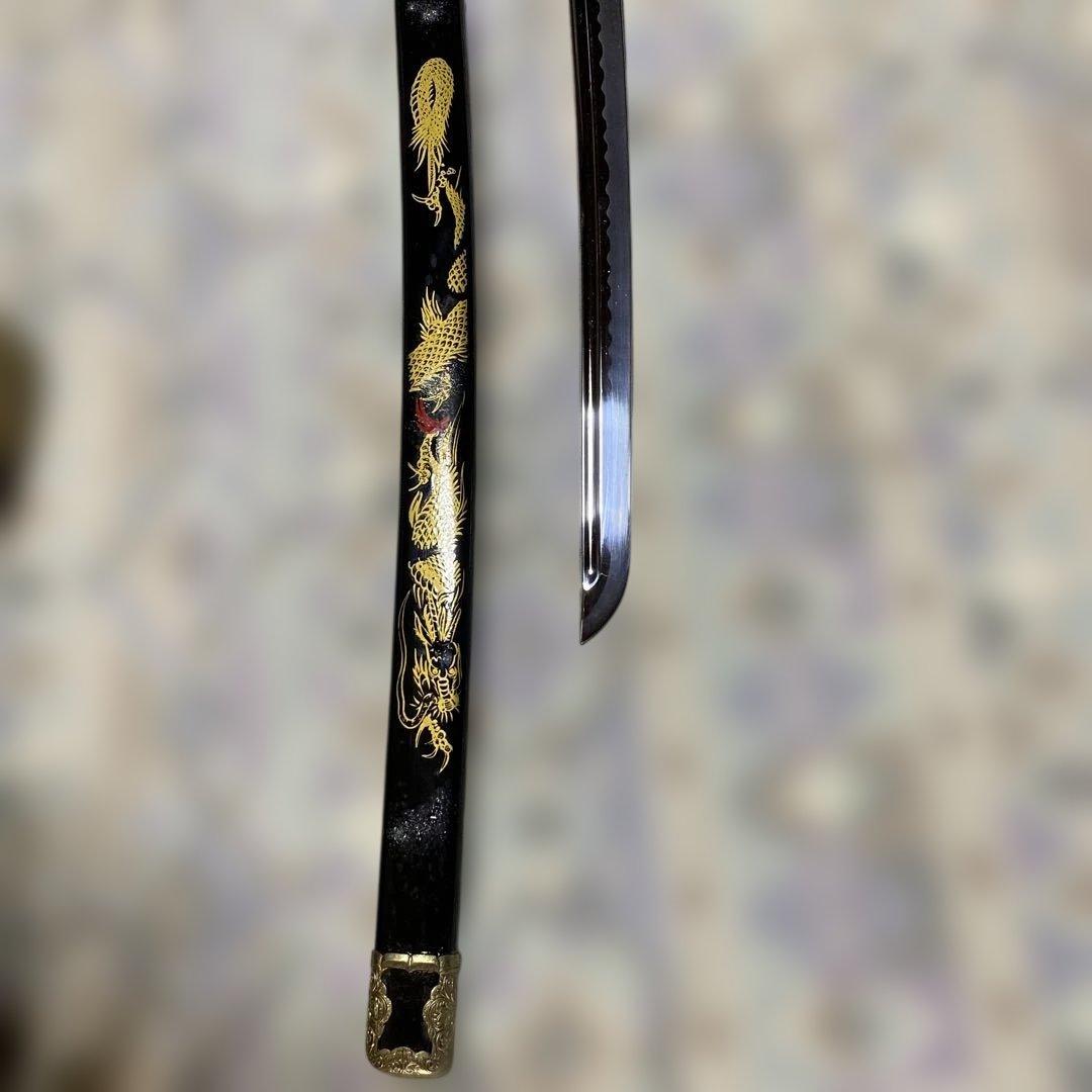 模造刀 太刀 金茶柄 鶴羽透し丸鍔 太刀造り龍図黒呂鞘