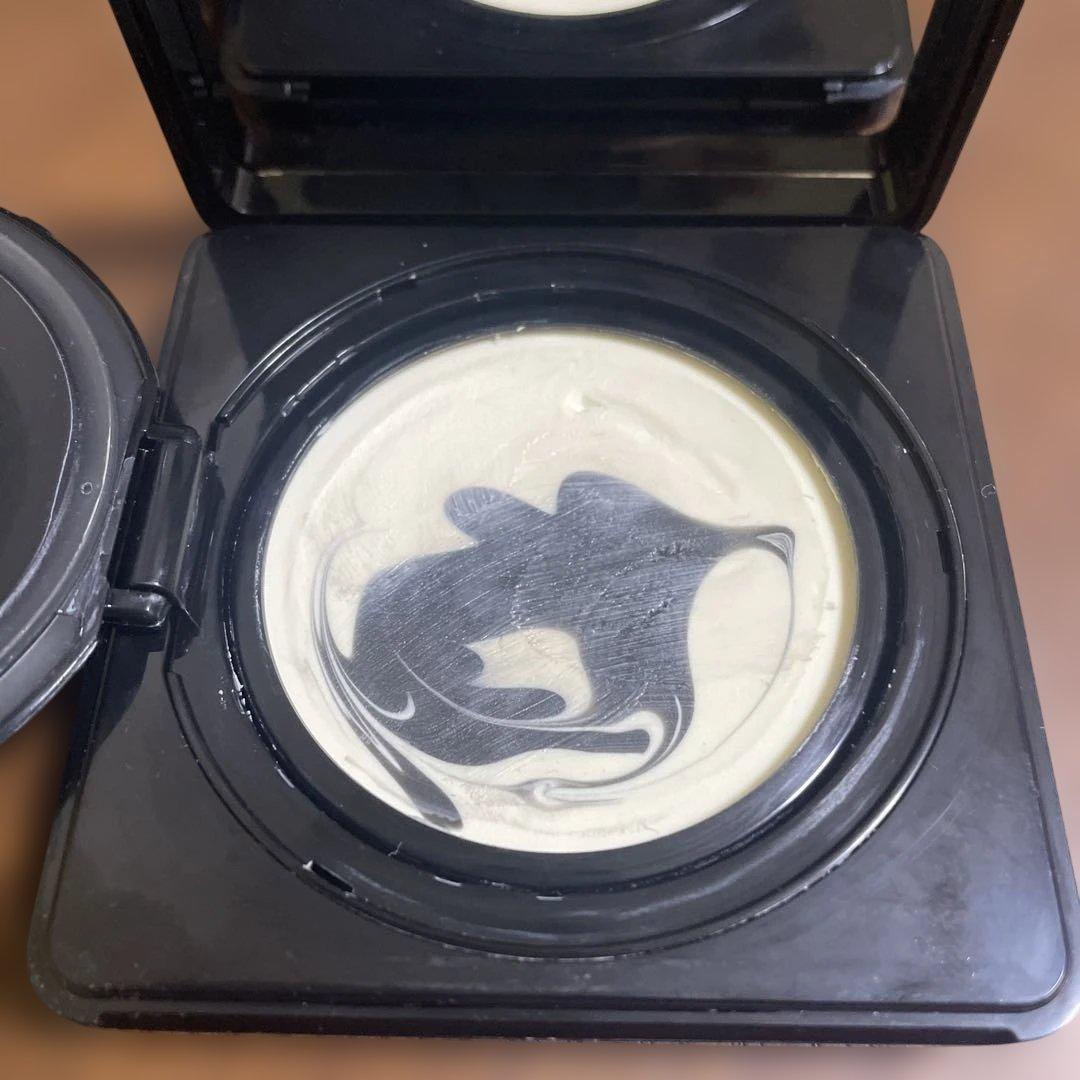 GIVENCHY ジバンシィ　ソワンノワール UV コンパクト