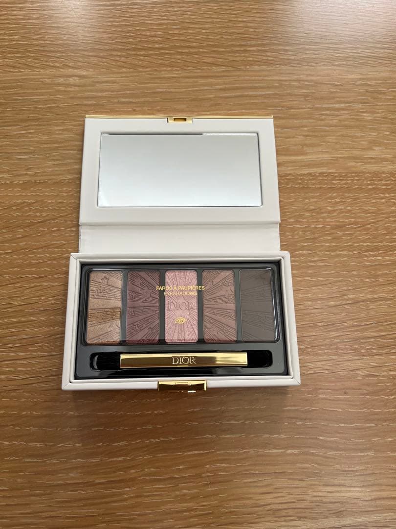 新品 Dior クチュール アイ パレット (ホリデー 2025 限定品)