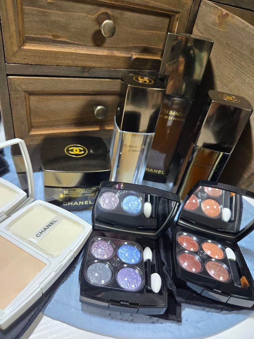 CHANEL アイシャドウパレットとサブリマージュ ポーチ付き