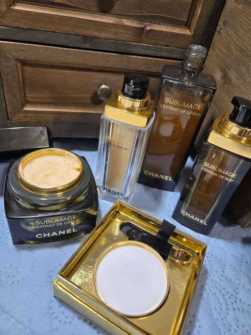 CHANEL アイシャドウパレットとサブリマージュ ポーチ付き