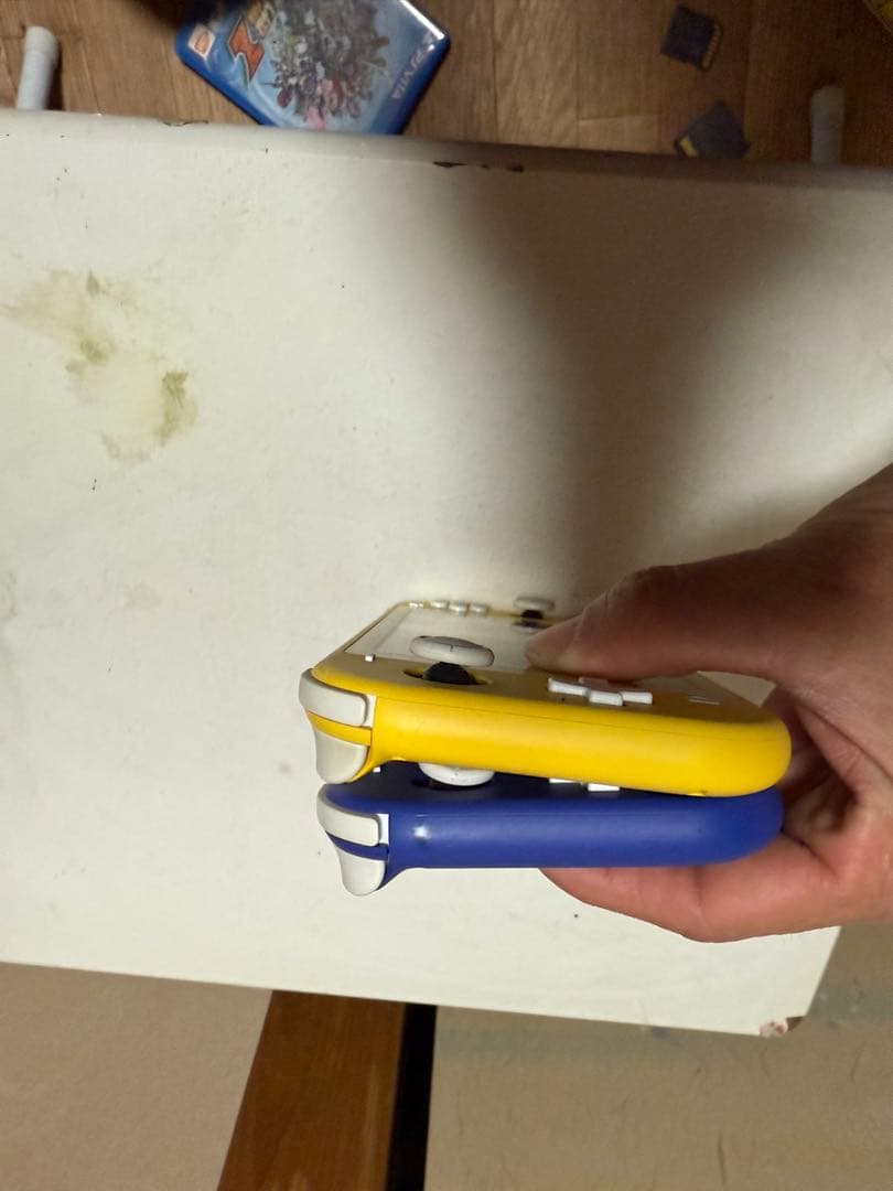 任天堂　スイッチライト　HDH-001イエローとブルー、アダプター付き