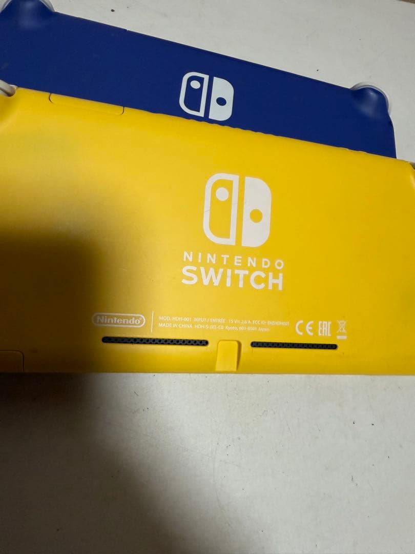 任天堂　スイッチライト　HDH-001イエローとブルー、アダプター付き