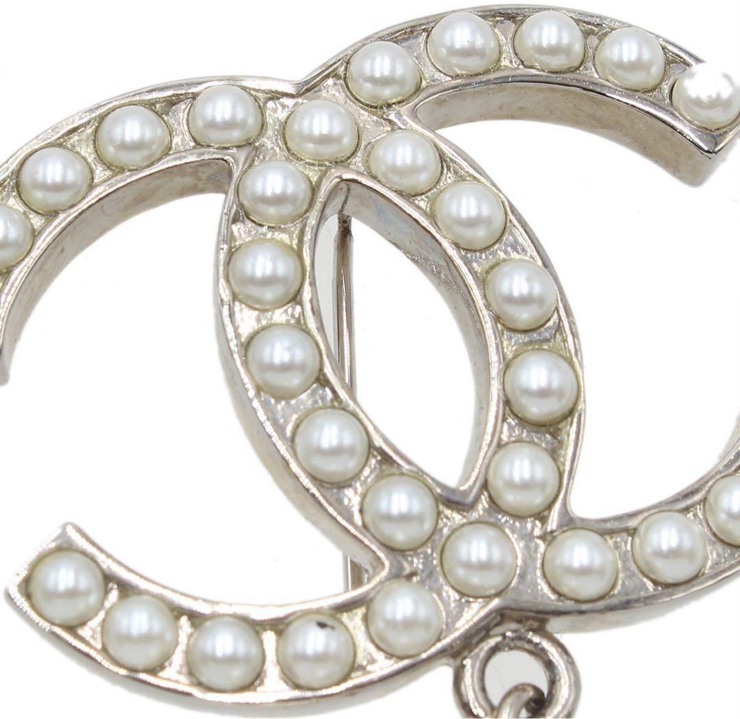 Q2366 超美品 シャネル ココマーク フェイクパール スイング ブローチ