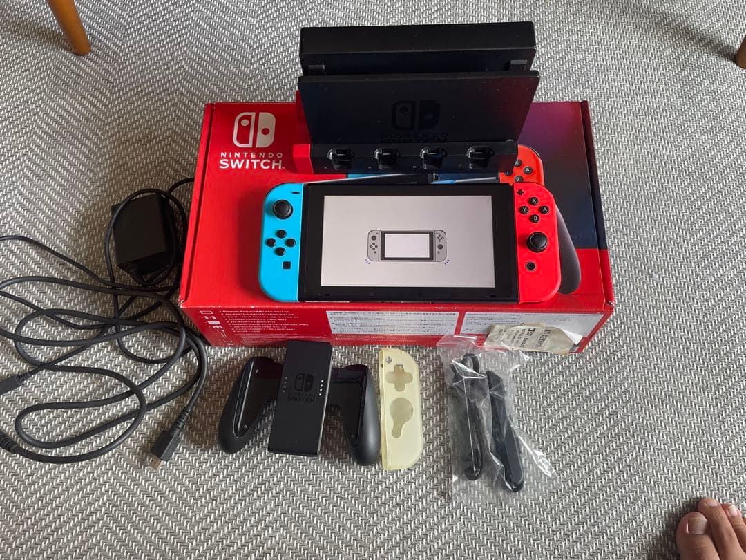 合馬　Switch本体　※難あり　初期化後進まない。 充電ドック付き