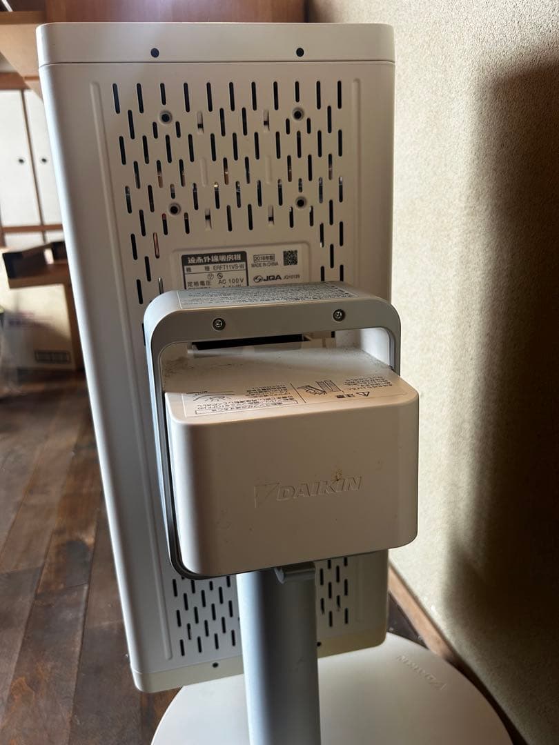 DAIKIN ダイキン 遠赤外線ヒーター　ERFT11VS-W 2018年製