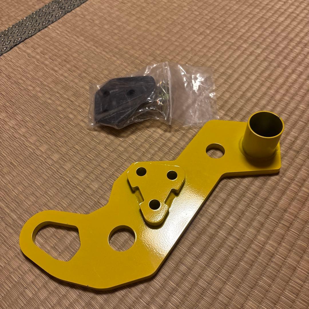 APIO タクティカルバンパー装着車用　右　牽引フック・9mm厚　黄色　アピオ