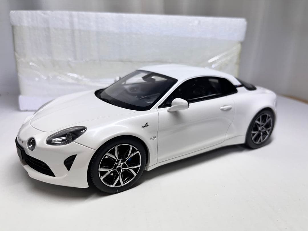 アルピーヌ A110ピュア(ホワイト)1/18ミニカー