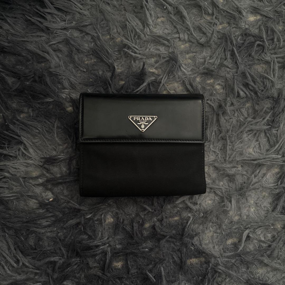 【希少】 PRADA 　二つ折り財布　　レザーナイロン 　イタリア産