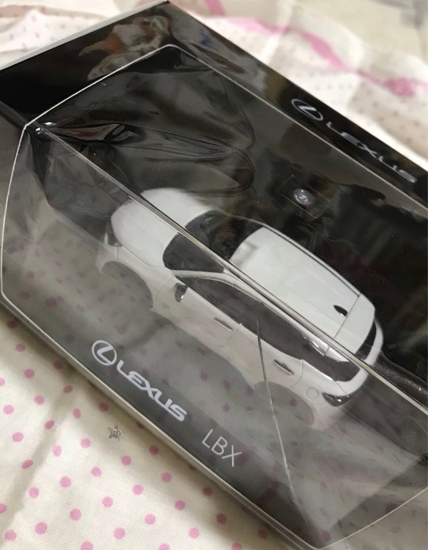 レクサス　LBX 左ハンドル　京商　①
