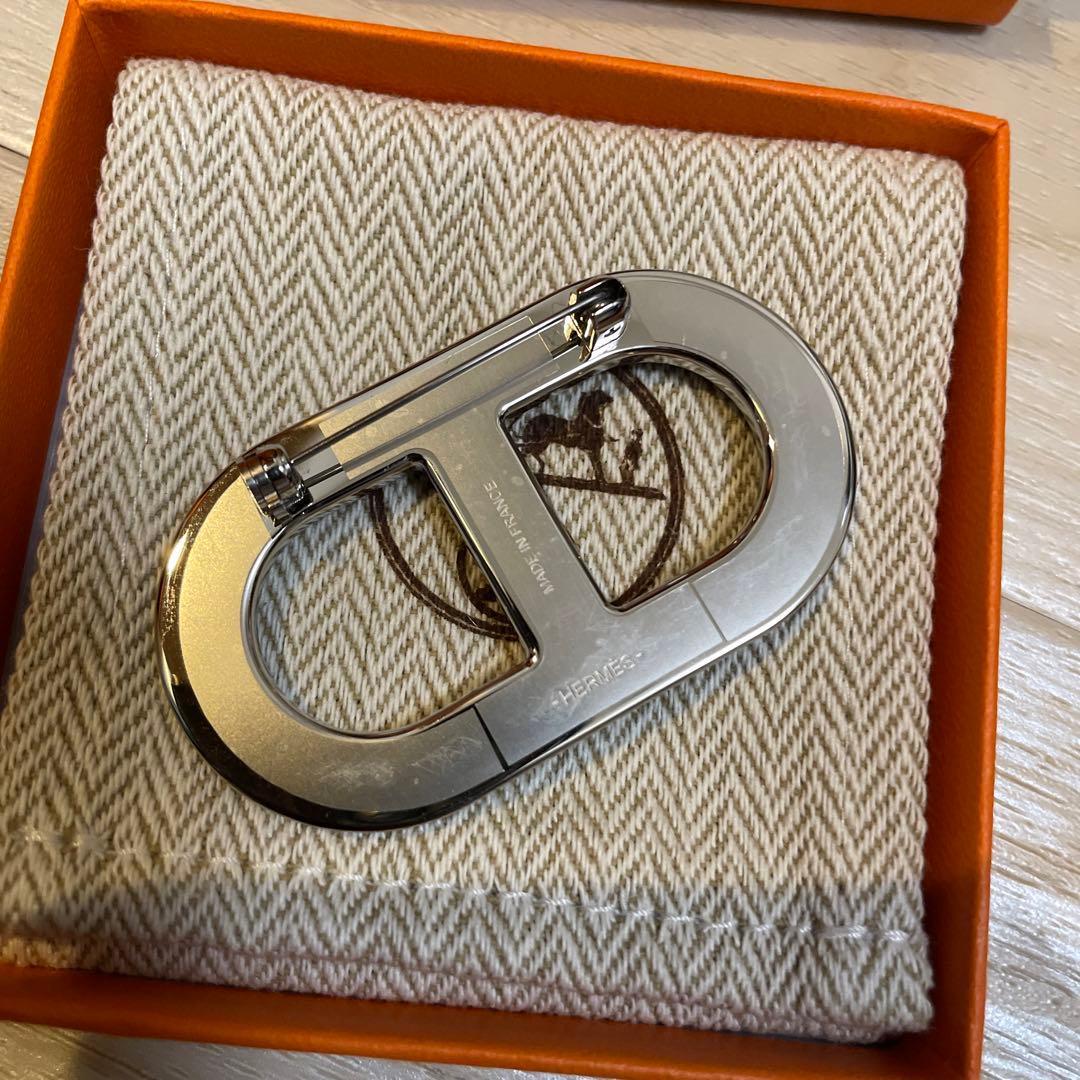 HERMES ブローチ　シェーヌダンクル　ノアール　黒