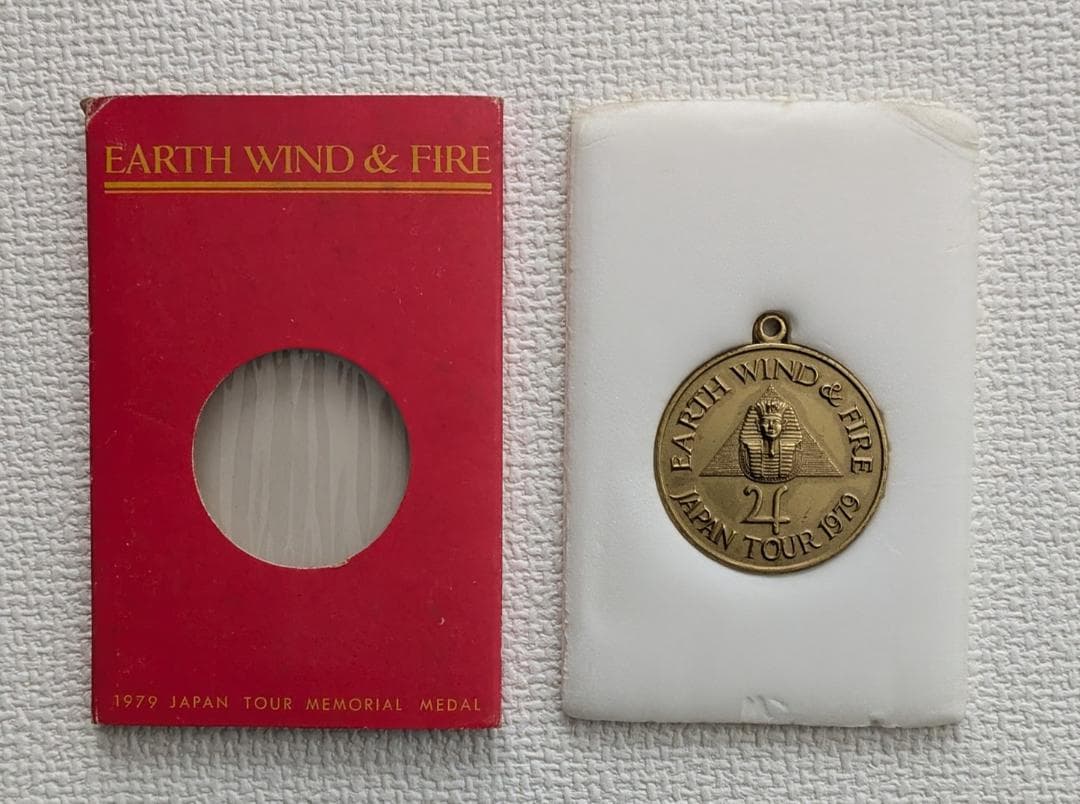EARTH WIND & FIRE 黙示録（I am） LPレコード＋記念メダル