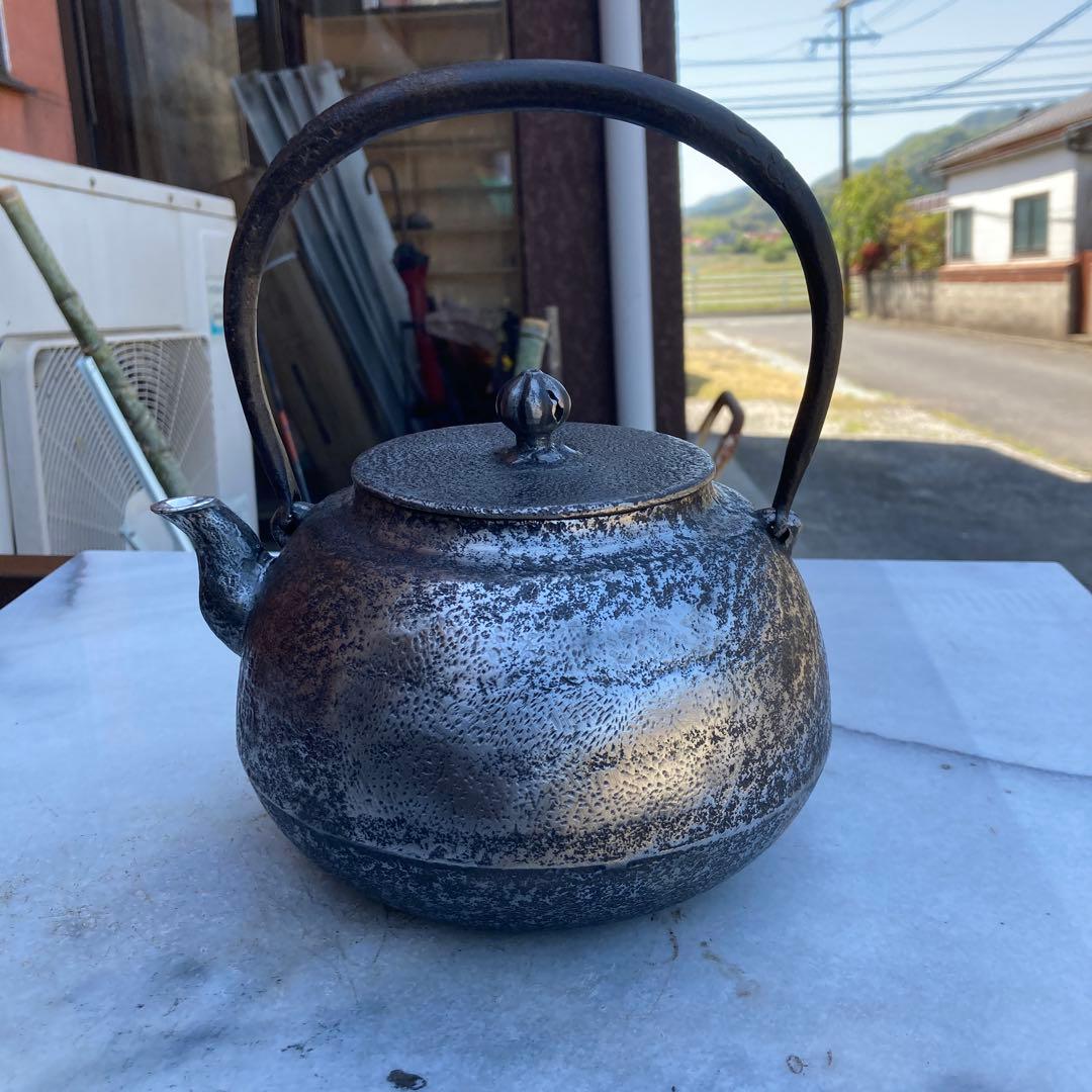 南部名人利祥雲作　銀口　千鳥に波図鉄瓶