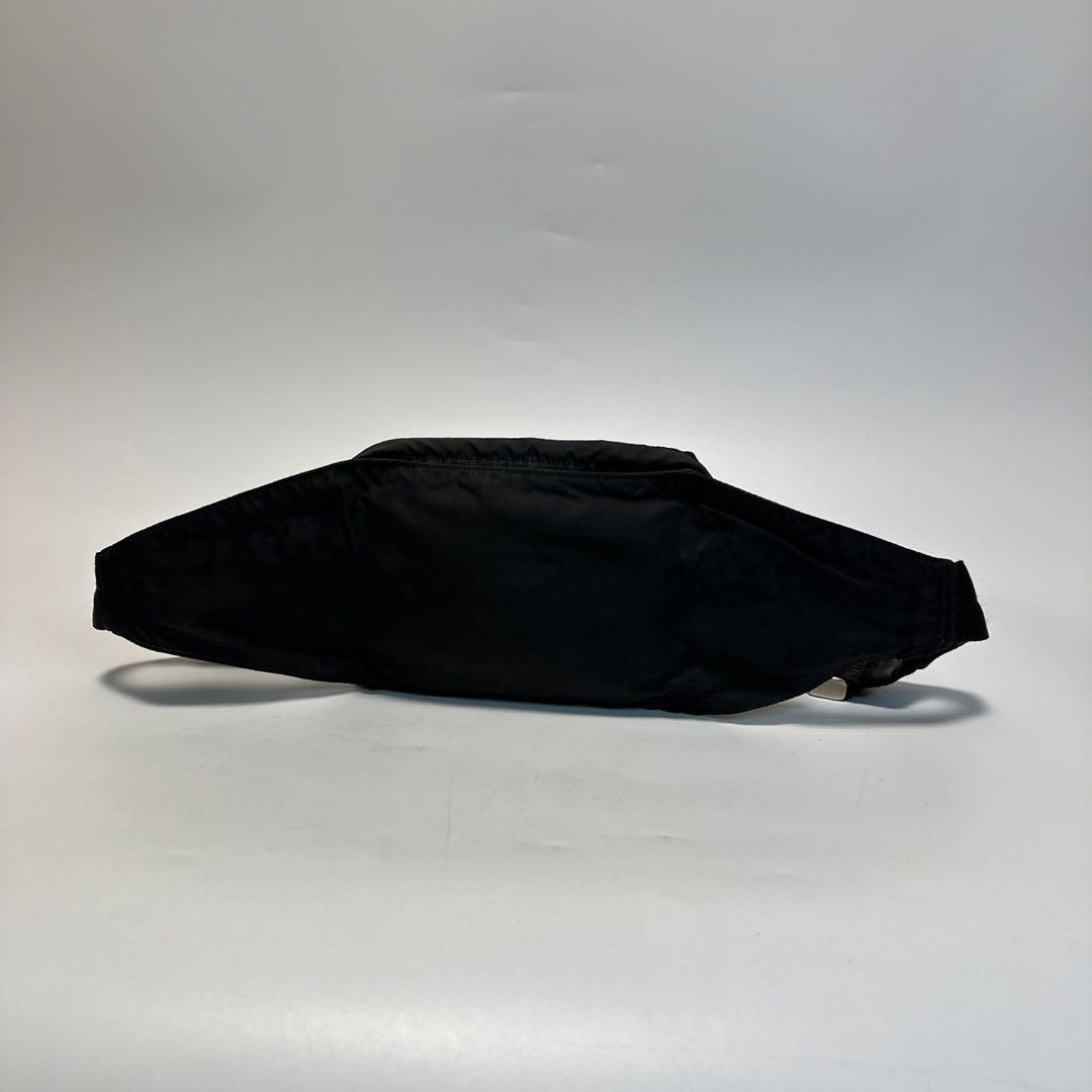 l16 プラダ 三角ロゴ　ナイロン　ブラック　ウエストポーチ　ボディバッグ.