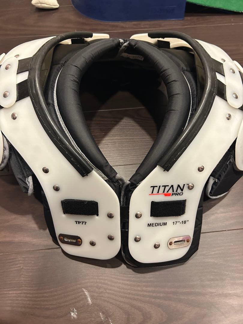 【値段交渉可能】TITAN PRO ショルダーパッド MEDIUM
