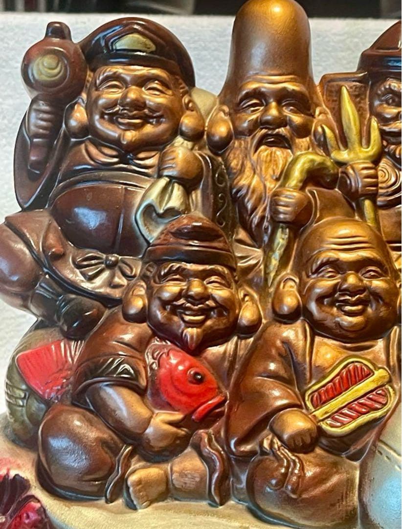 七福神の陶器彫刻 赤と金 約30cm
