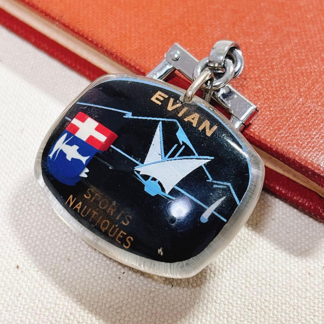 ブルボン キーホルダー 白鳥 EVIAN フランス CONGRES エビアン