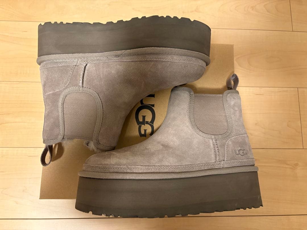 UGG NEUMEL PLATFORM CHELSEA アグ ムートンブーツ