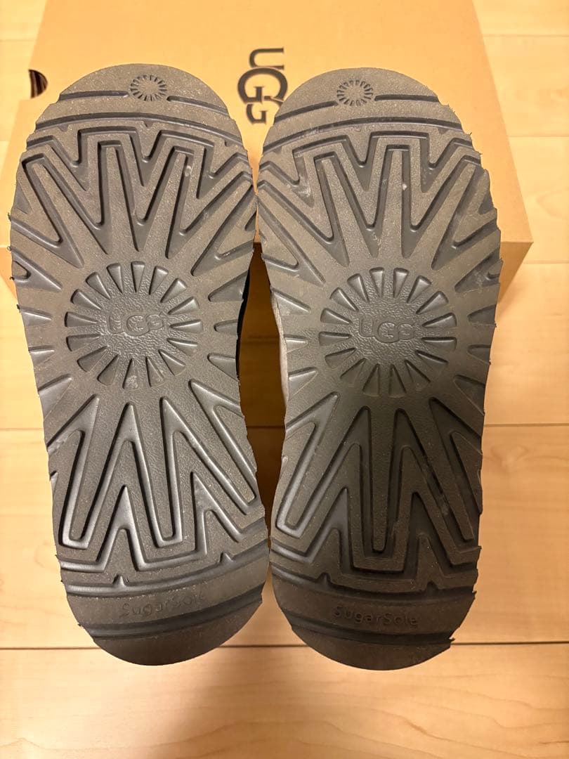 UGG NEUMEL PLATFORM CHELSEA アグ ムートンブーツ