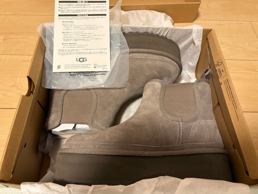 UGG NEUMEL PLATFORM CHELSEA アグ ムートンブーツ